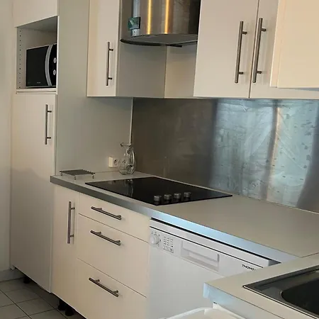 Moderne Avec Acces Direct Et Piscine - Fr-1-784-28